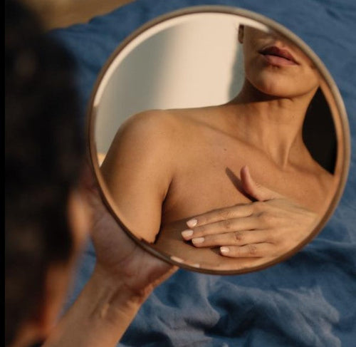 一位正在觀察胸部變化的媽媽 - Mustela Hong Kong - 1