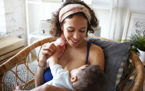 一位正在餵哺母乳的媽媽 - Mustela Hong Kong - 1